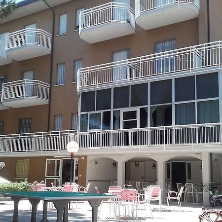 Hotel Toschi Lido di Classe Bagian luar foto