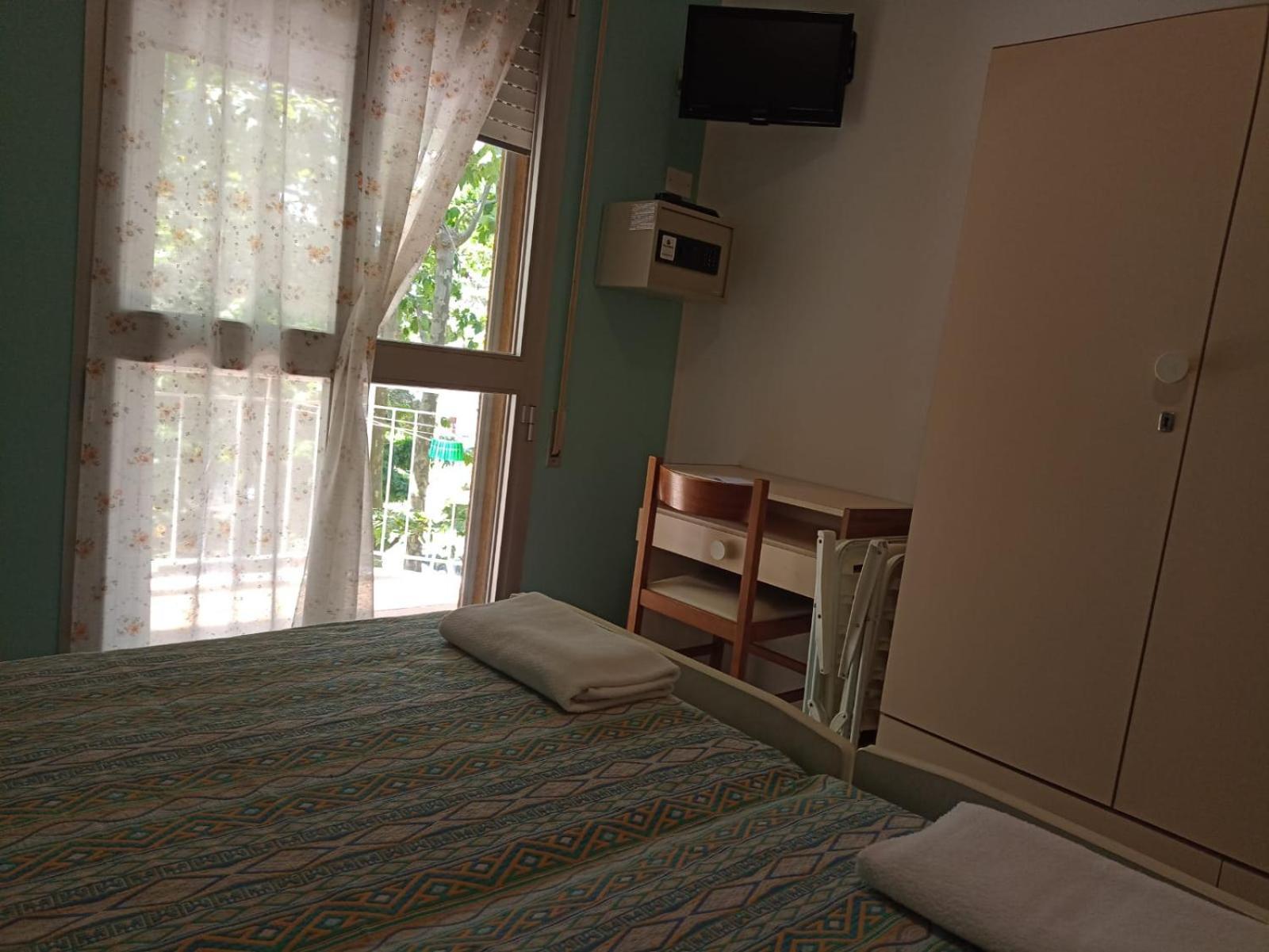 Hotel Toschi Lido di Classe Bagian luar foto